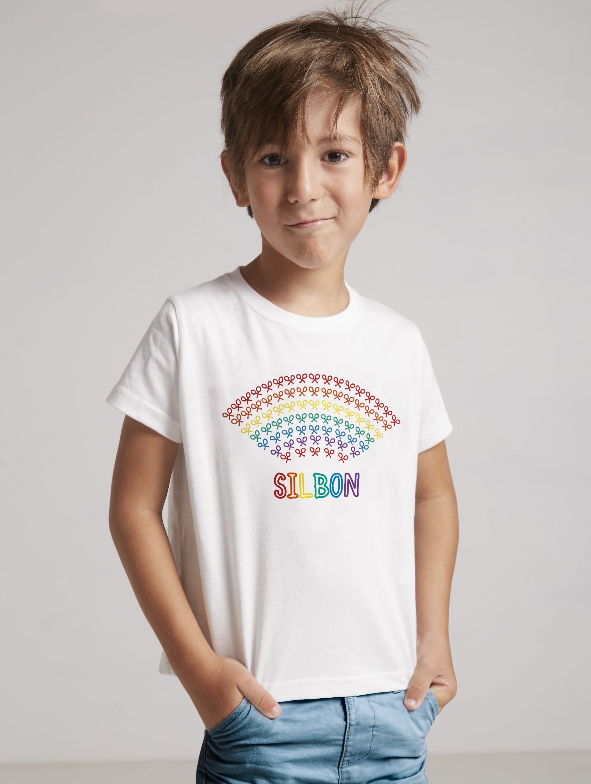 Camiseta kids arcoiris modelo 1 solidaria scaled